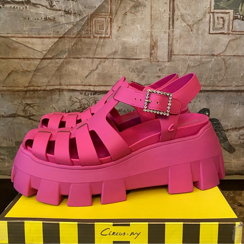 Circus NY fisherman sandals